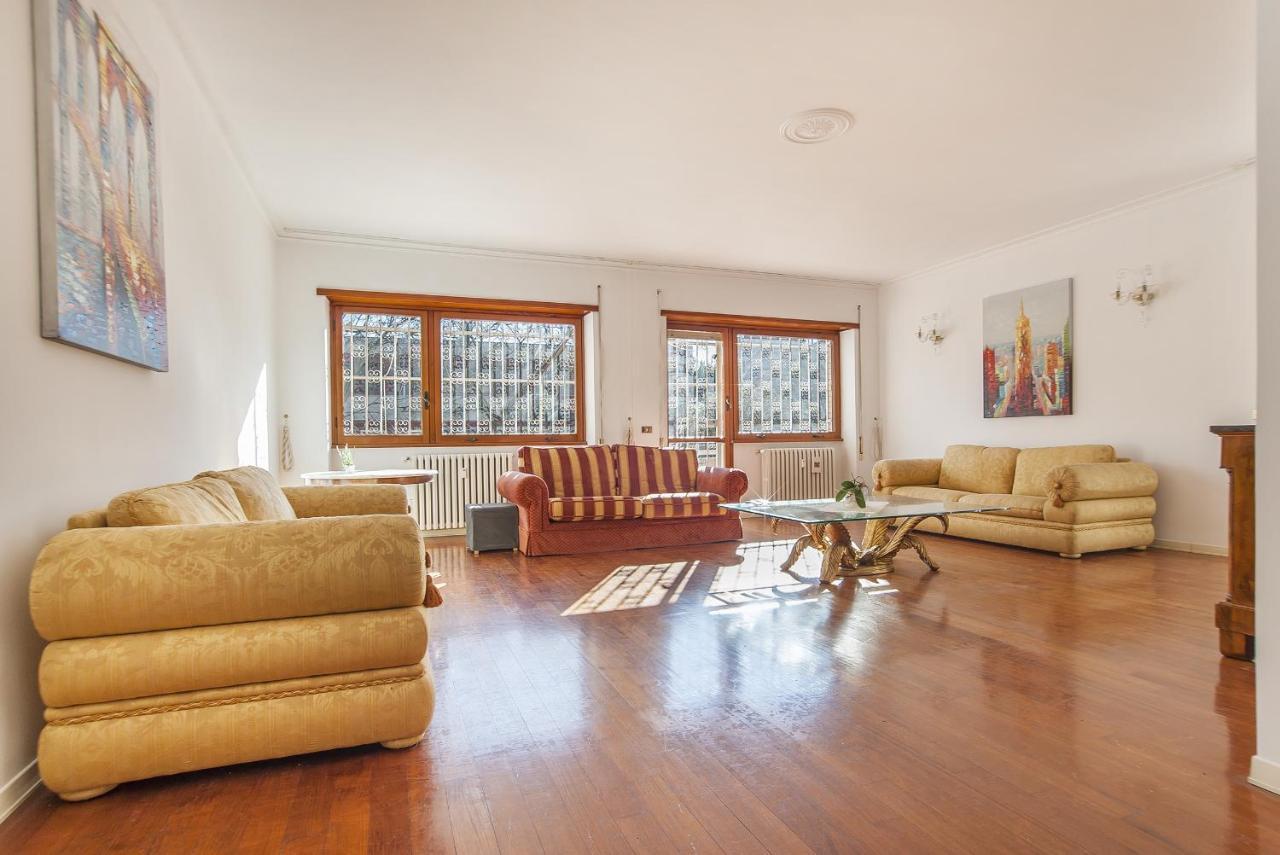 Eur Luminous And Large Family Terrace * Rom