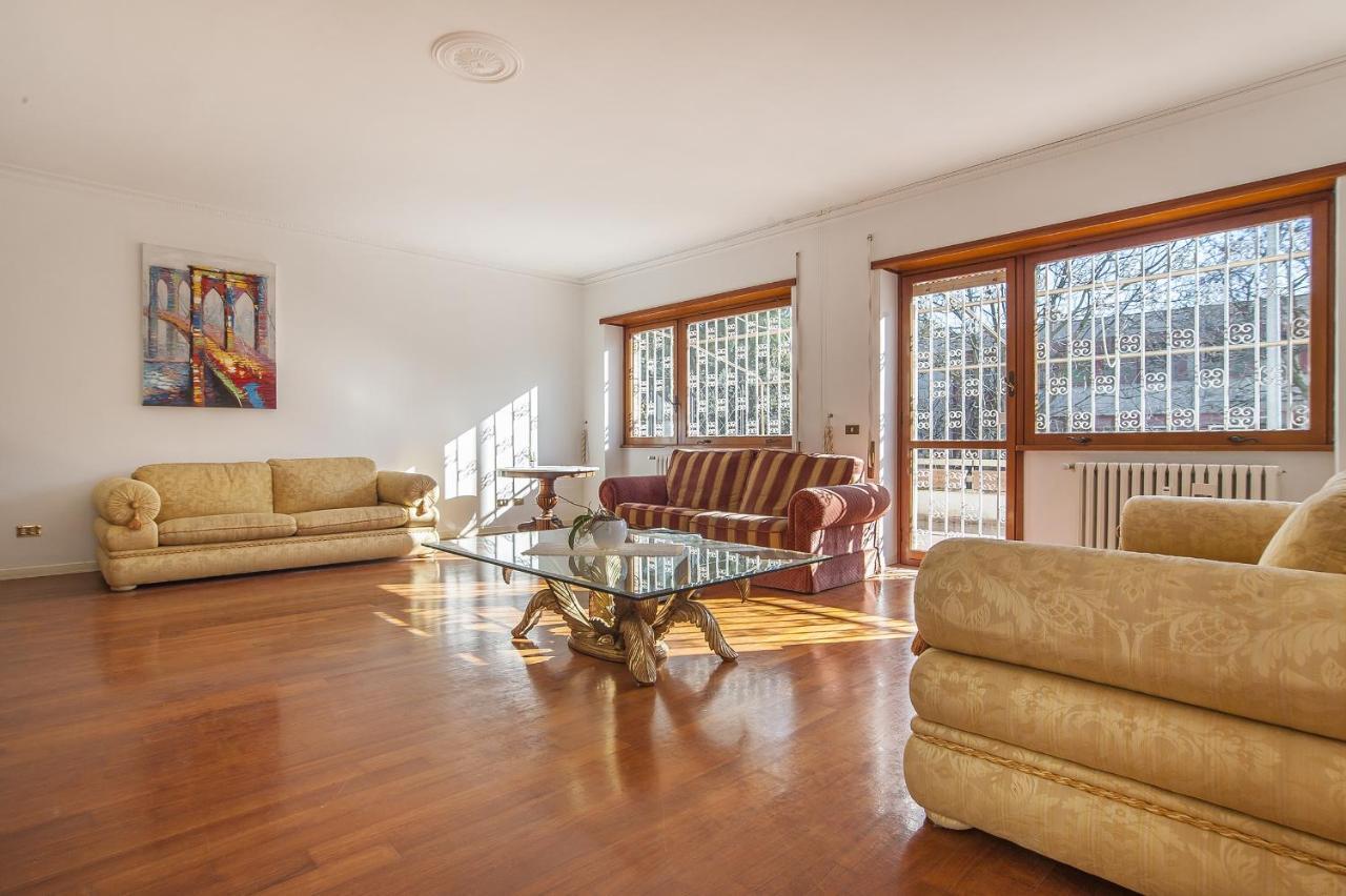 Eur Luminous And Large Family Terrace Rom