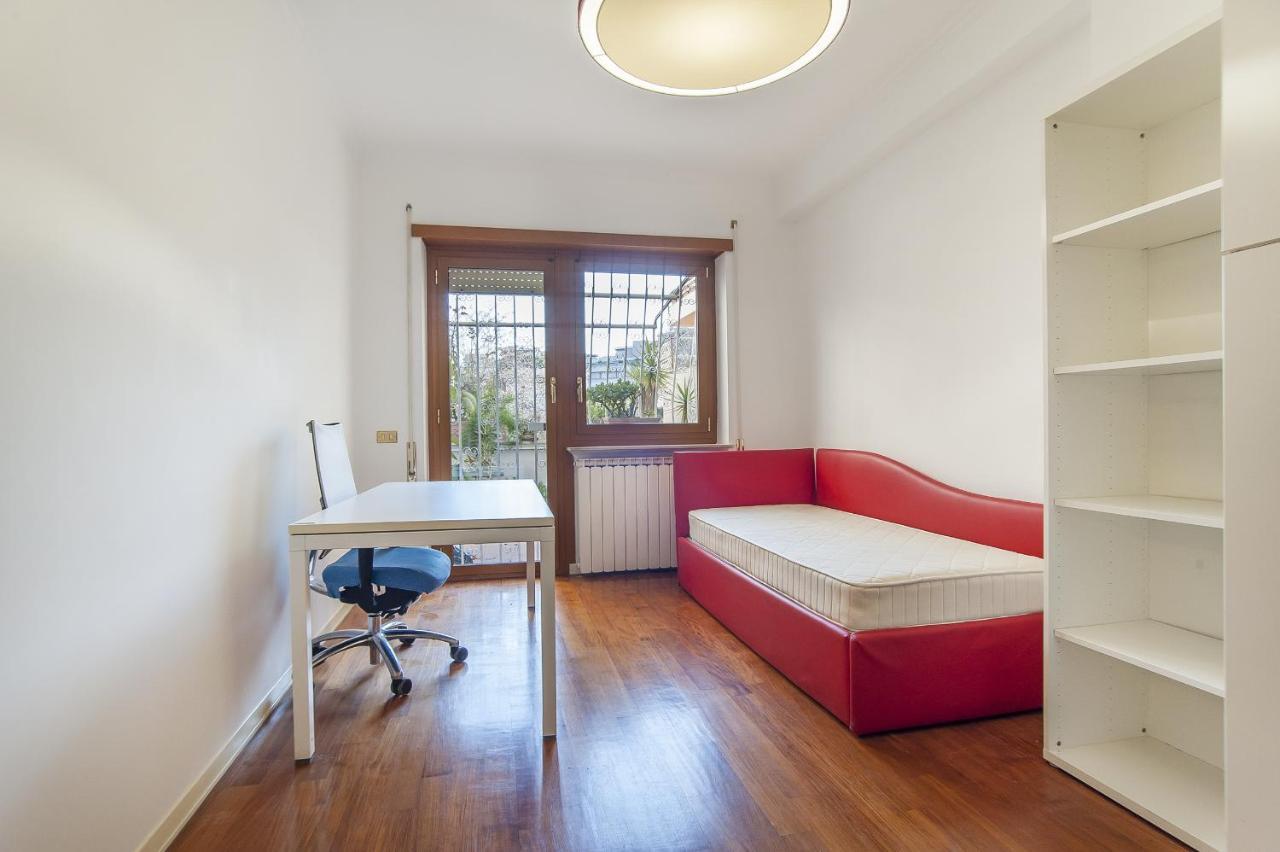 Eur Luminous And Large Family Terrace Apartment Rom